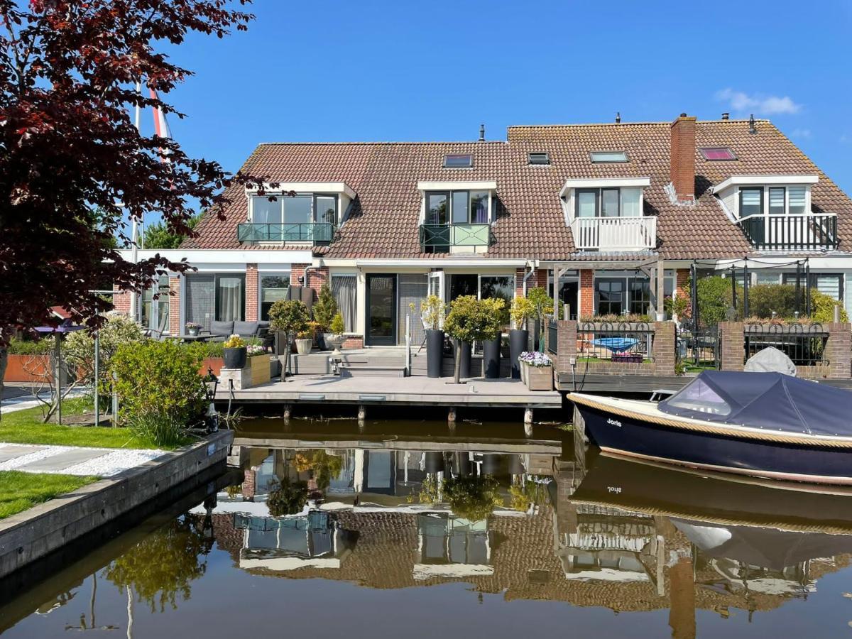 Guesthouse Bednboot Met Terras Aan Het Water Rijpwetering Exterior photo