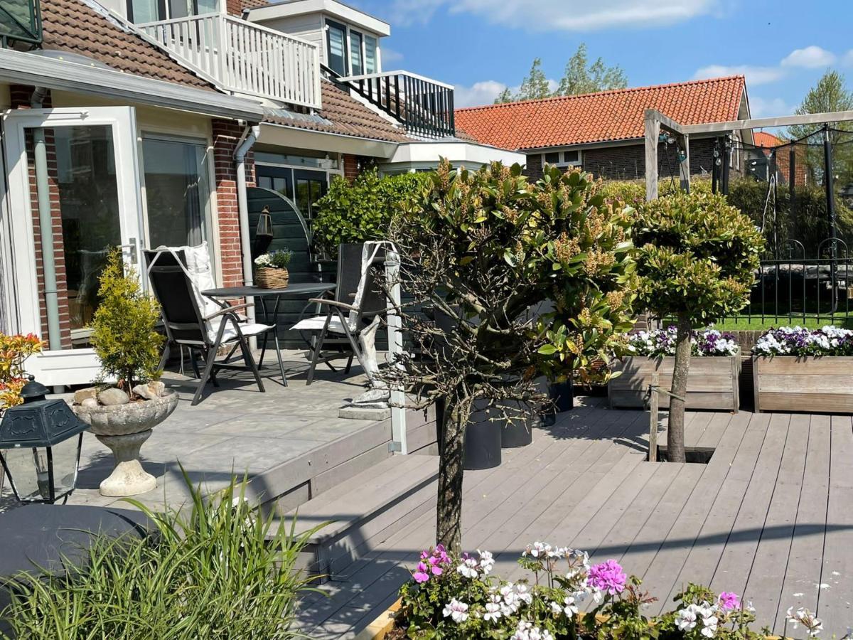 Guesthouse Bednboot Met Terras Aan Het Water Rijpwetering Exterior photo