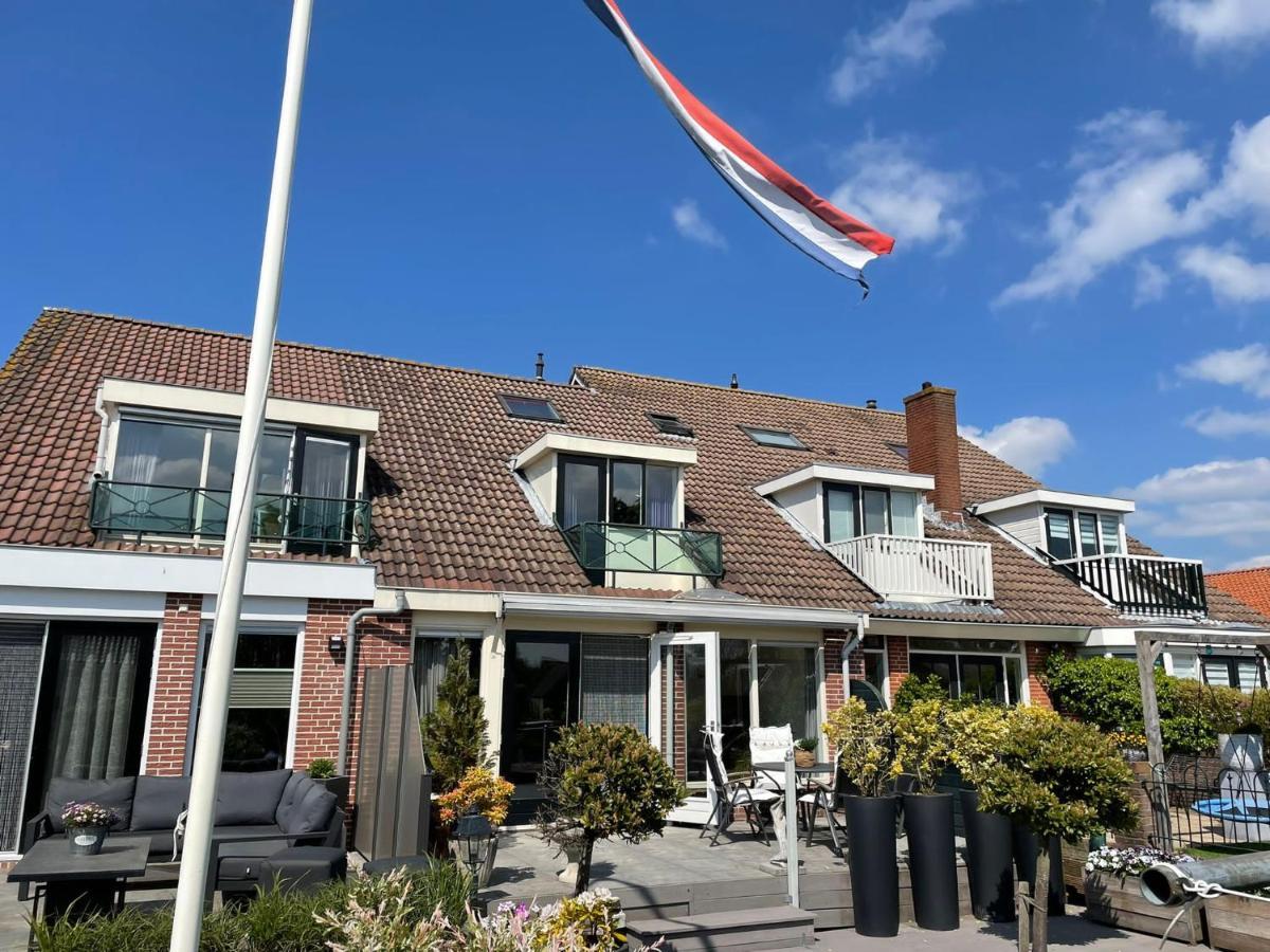 Guesthouse Bednboot Met Terras Aan Het Water Rijpwetering Exterior photo