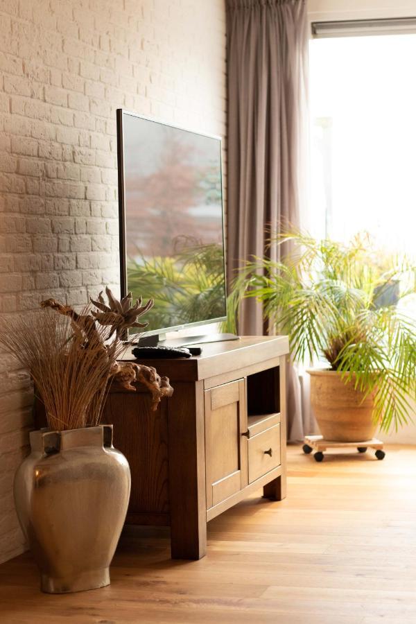 Guesthouse Bednboot Met Terras Aan Het Water Rijpwetering Exterior photo