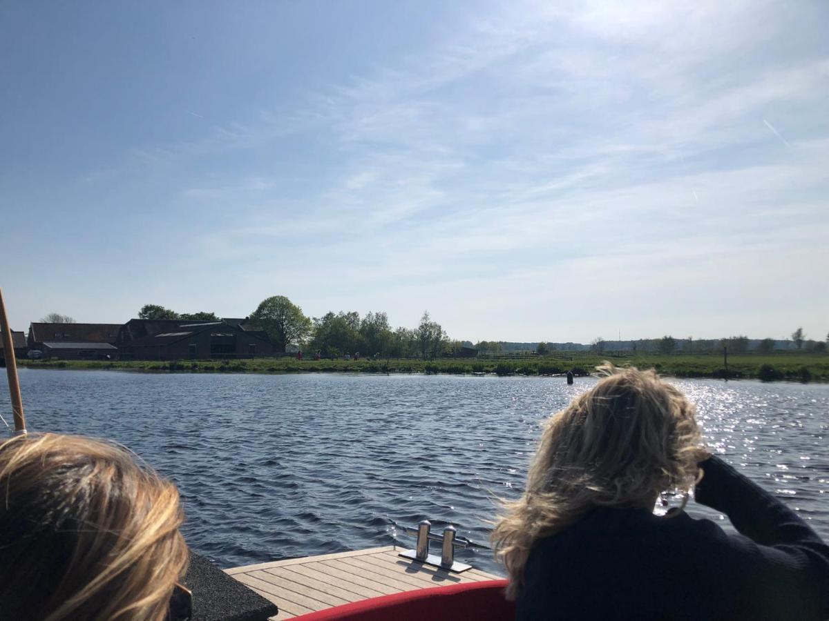 Guesthouse Bednboot Met Terras Aan Het Water Rijpwetering Exterior photo