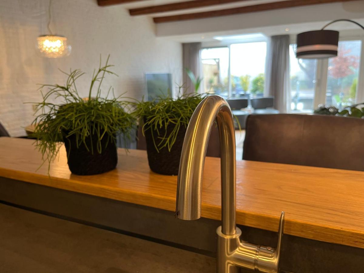 Guesthouse Bednboot Met Terras Aan Het Water Rijpwetering Exterior photo