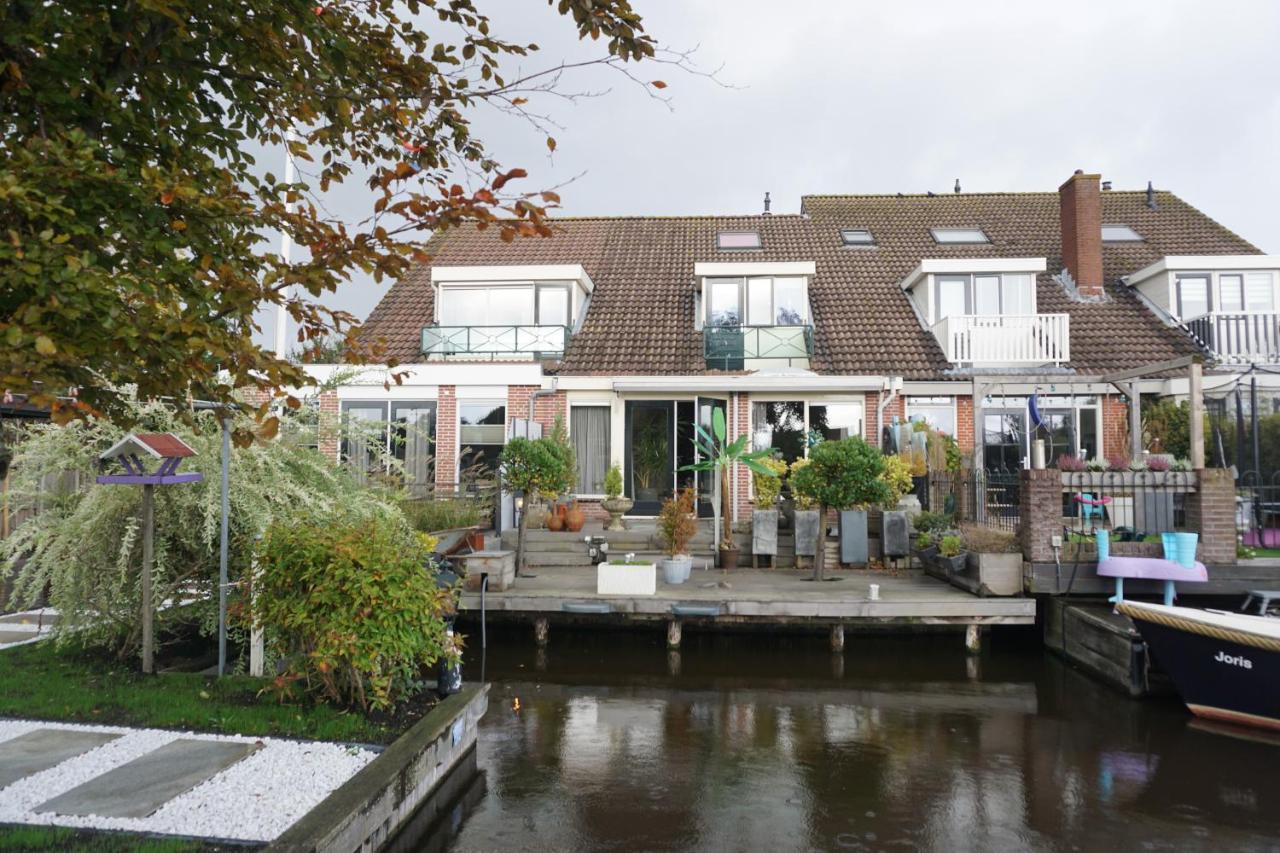 Guesthouse Bednboot Met Terras Aan Het Water Rijpwetering Exterior photo