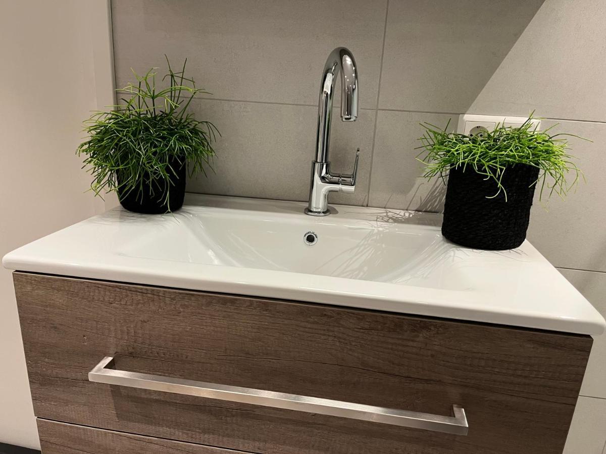 Guesthouse Bednboot Met Terras Aan Het Water Rijpwetering Exterior photo