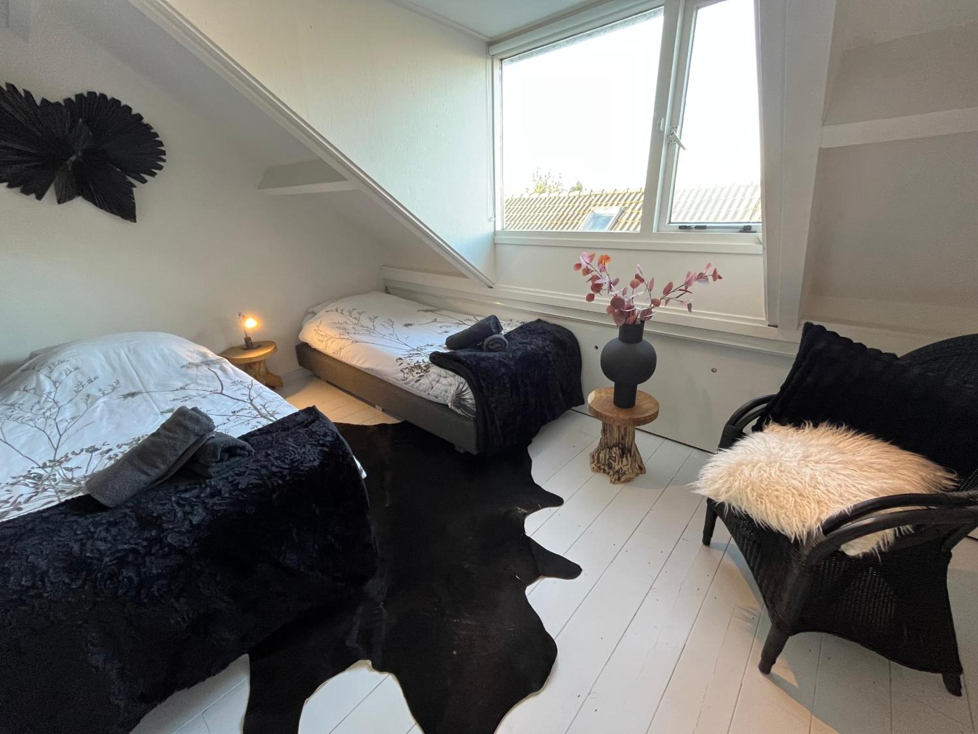 Guesthouse Bednboot Met Terras Aan Het Water Rijpwetering Exterior photo